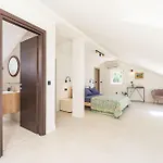 Ranieri Kono Apartament