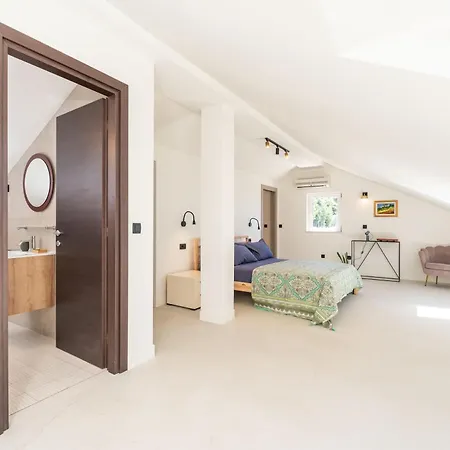 Ranieri Kono Apartment